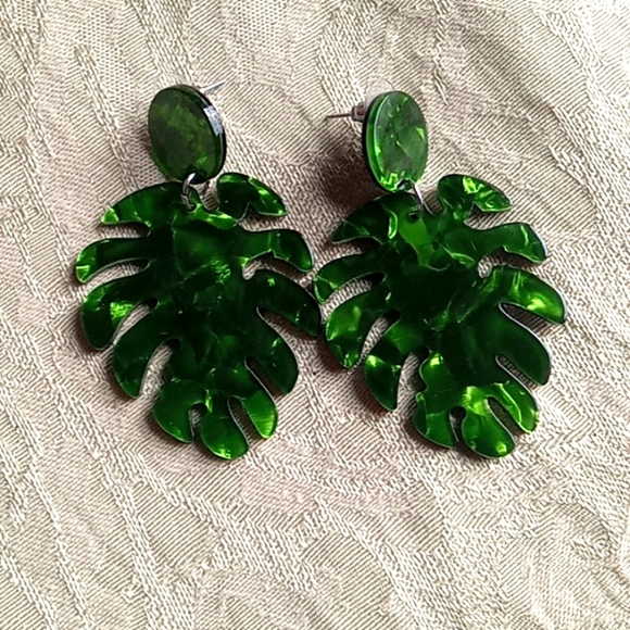 Jewelry - Tropical leaf earrings